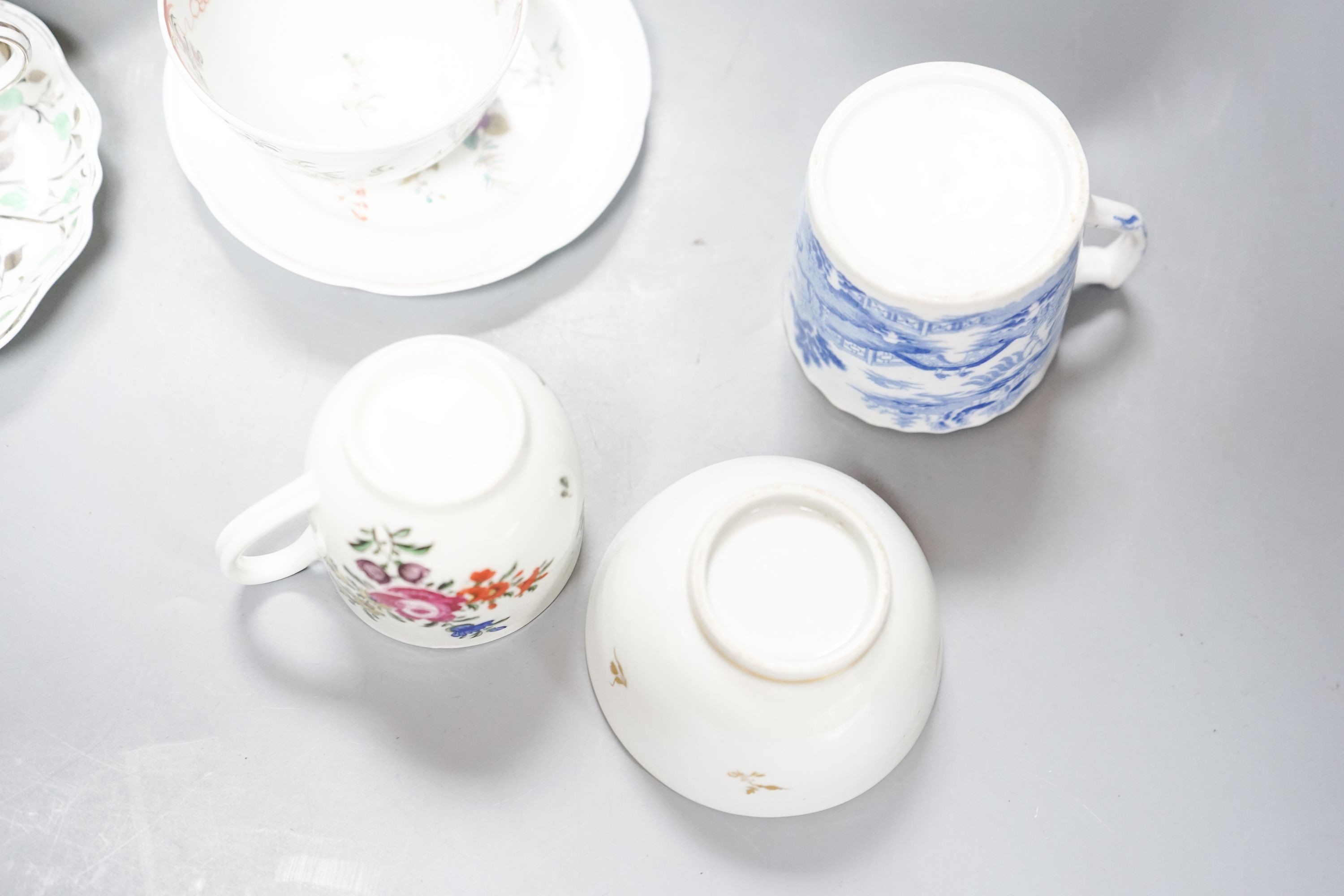 A group of 18th/19th century English porcelain tea wares and a Davenport pottery vase